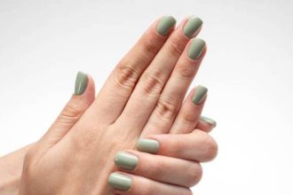 Pistachio nails: Η λαχταριστή απόχρωση που θα κάνετε ξανά και ξανά όλο το καλοκαίρι