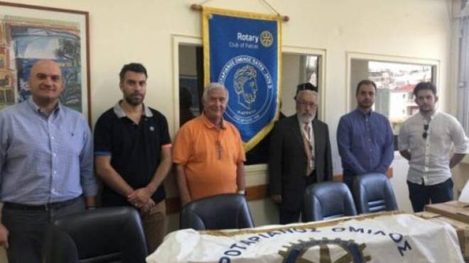 Ροταριανός: Δωρεά 10.000 γαντιών μιας χρήσης στο νοσοκομείο "Αγιος Ανδρέας"