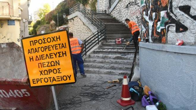 Πάτρα: Ξεκίνησε η ανάπλαση των ιστορικών κλιμάκων του κέντρου από την Τριών Ναυάρχων