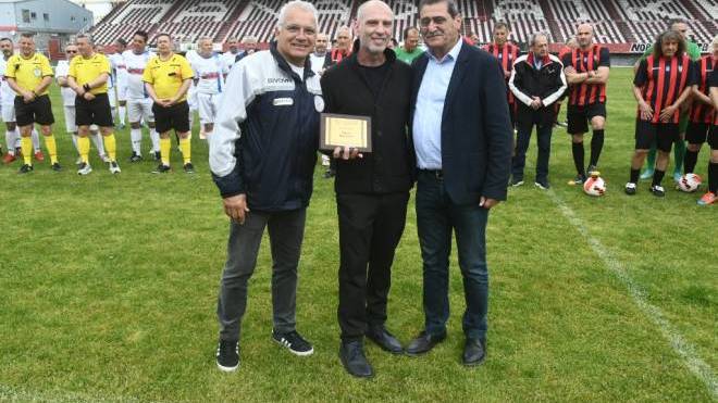 Ο Δήμαρχος Πατρέων στον ποδοσφαιρικό αγώνα Άνω και Κάτω πόλης