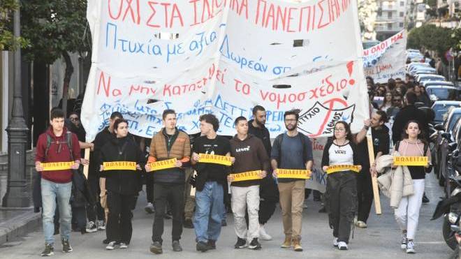 Πάτρα: Η Δημοτική αρχή στο συλλαλητήριο ενάντια στο νομοσχέδιο για τα ιδιωτικά πανεπιστήμια - ΦΩΤΟ