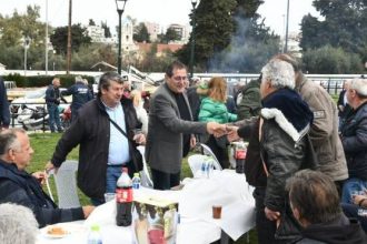 Εγκαίνια της πλατείας Αγίας Αλεξιώτισσας με γλέντι από κατοίκους και εργαζόμενους που έκαναν το έργο