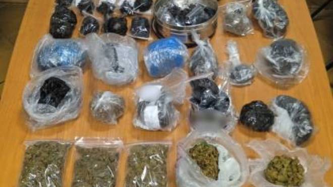 Αγρίνιο: Toυ πέρασαν χειροπέδες για διακίνηση και καλλιέργεια ναρκωτικών