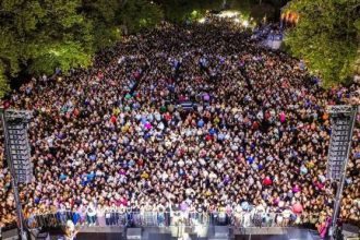 Απίστευτος κόσμος στο Θέρμο για τον Γιάννη Πλούταρχο ΦΩΤΟ