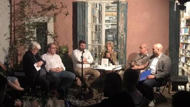 Πλήθος κόσμου στην παρουσίαση του βιβλίου "Τι Δημοκρατίες θα υπάρχουν το 2050;" ΦΩΤΟ