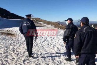 Καλάβρυτα: "Σκαρφάλωσαν" στα χιόνια οι αστυνομικοί για να κάνουν ελέγχους