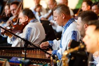 Υπαίθρια παράσταση στην Πλαζ με το λαϊκό σύνολο «Timișul» από την Τιμισοάρα της Ρουμανίας
