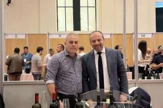 Ο Θέμης Μπάκας στην έκθεση «Οινόραμα»