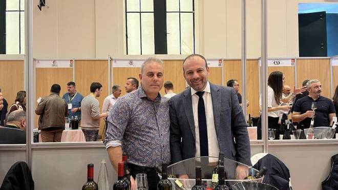 Ο Θέμης Μπάκας στην έκθεση «Οινόραμα»