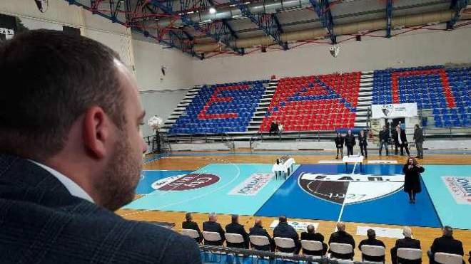 Ο Θέμης Μπάκας κοντά σε ομάδες της Πάτρας