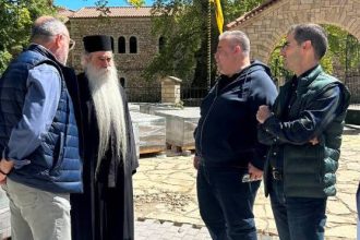 Επίσκεψη του Αντιπεριφερειάρχη Β. Γιαννόπουλου στην Ιερά Μονή Αγίας Λαύρας