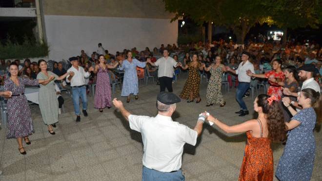 Με επιτυχία πραγματοποιήθηκε το παραδοσιακό γλέντι από τον Σύλλογο Νεάπολης Πατρών