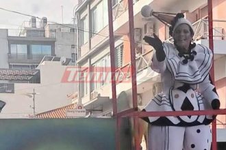 Μουσικό άρμα και Τελάλισσα μεταφέρουν το χαρμόσυνο μήνυμα της έναρξης του Πατρινού Καρναβαλιού (ΒΙΝΤΕΟ)