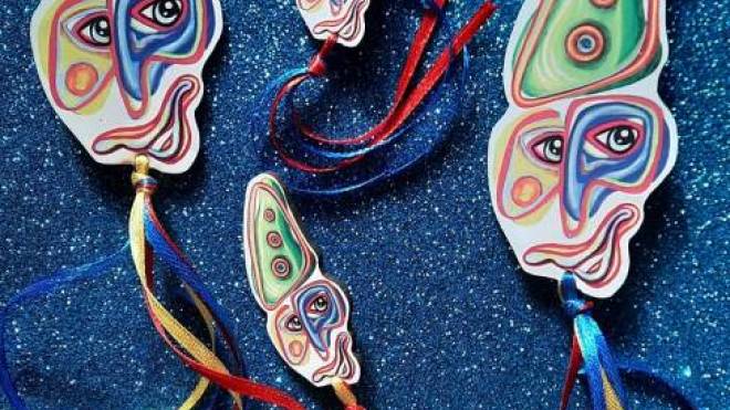 Νέα αναμνηστικά προϊόντα στο καρναβαλικό περίπτερο στην πλατεία Τριών Συμμάχων