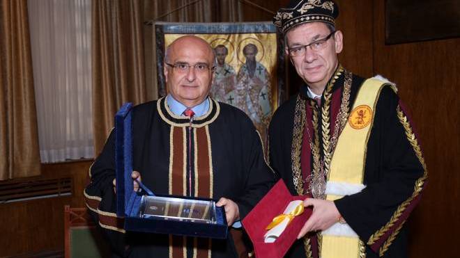 Πανεπιστήμιο Πατρών: Επίτιμος Διδάκτορας ανακηρύχθηκε ο Πρόεδρος & Διευθύνων Σύμβουλος της Pfizer Άλμπερτ Μπουρλά