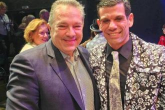 O Kώστας Σβόλης ψηφίζει δαγκωτό… «Η απαγωγή της Τασούλας»!