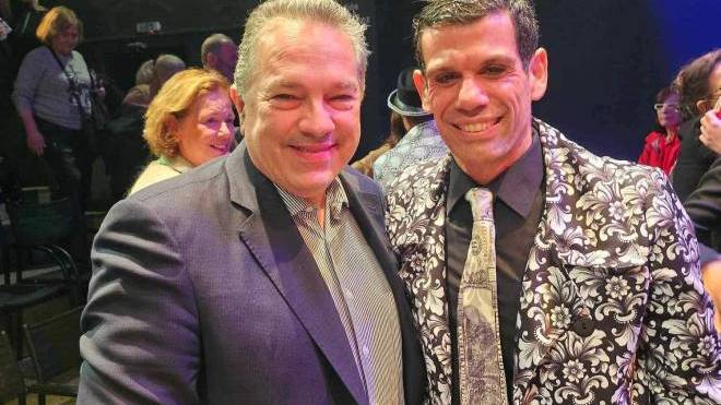 O Kώστας Σβόλης ψηφίζει δαγκωτό… «Η απαγωγή της Τασούλας»!