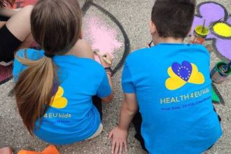 6η ΥΠΕ - Health4EUkids: Μαθητές ζωγράφισαν επιτραπέζια παιχνίδια στο προαύλιο του σχολείου τους!