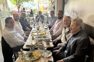 ΄Ενα τραπέζι γεμάτο προέδρους!