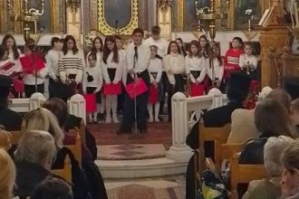 Μία όμορφη χριστουγεννιάτικη γιορτή στον Ι.Ν. Αγίας Τριάδος Πατρών - ΦΩΤΟ