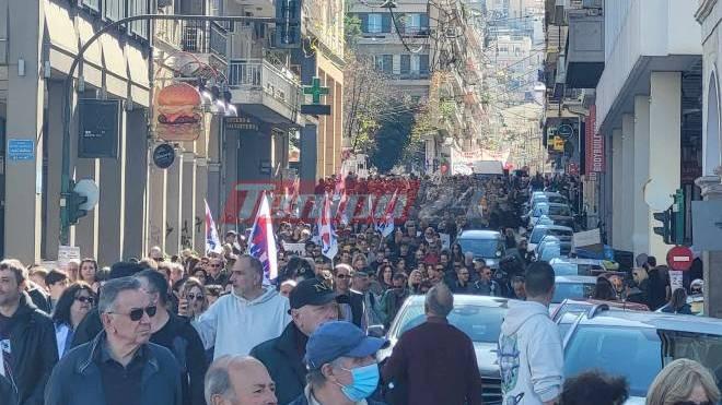 Πάτρα: Ολοκληρώθηκαν οι πορείες και οι συγκεντρώσεις για τη μαύρη επέτειο της τραγωδίας των Τεμπών - ΒΙΝΤΕΟ και ΦΩΤΟ