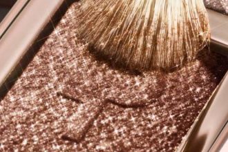 Πώς να τοποθετείς σωστά το glitter στο μακιγιάζ σου σαν επαγγελματίας