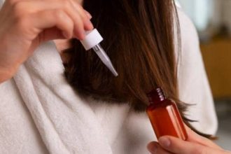 Έλαιο λεβάντας: Ένα μικρό «θαύμα» της φύσης που μπορείς να εντάξεις στην skincare ρουτίνα σου