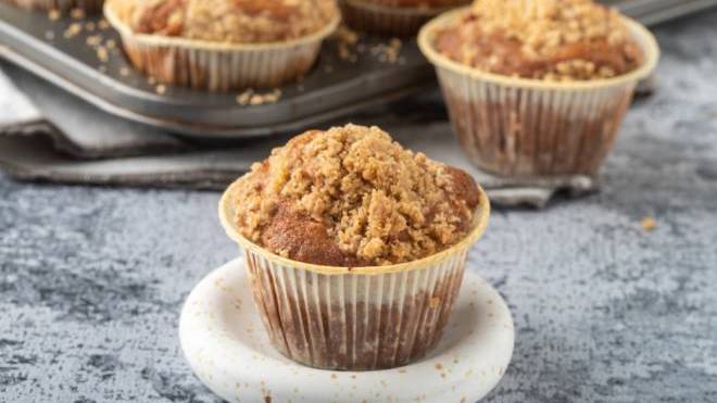 Muffins με μήλο και crumble κανέλας