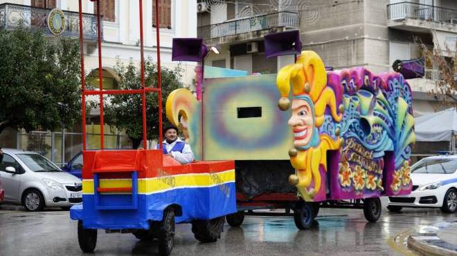 Το μουσικό άρμα στα Διαμερίσματα της Πάτρας