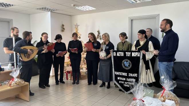 Πρωτοχρονιάτικα Κάλαντα και ευχές στoν Περιφερειάρχη Δυτικής Ελλάδας Νεκτάριο Φαρμάκη