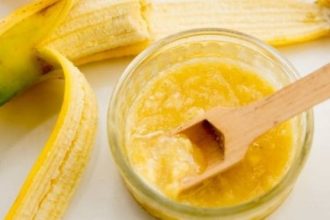 DIY φυσική μάσκα προσώπου με μπανάνα & γιαούρτι