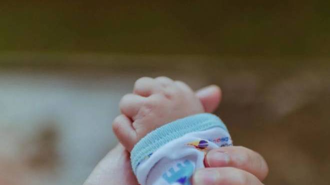 Πάτρα: Στο εδώλιο ο γιατρός – πατέρας που κατηγορείται για ασέλγεια στο βρέφος του