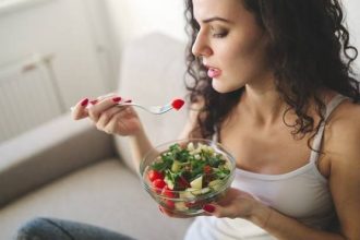 Έγκυος και διατροφή: Οι 10 σούπερ τροφές που πρέπει να καταναλώνετε στην εγκυμοσύνη