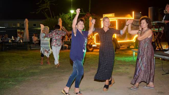 Η γιορτή σαρδέλας γέμισε τον Φάρο της Πάτρας (ΦΩΤΟ)