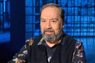 Σταμάτης Φασουλής: «Αν βγάλω βιβλίο, μπορεί να γκρεμιστεί το μισό θέατρο...»