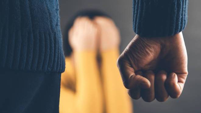 Στοιχεία-σοκ: "Έκρηξη" κρουσμάτων ενδοοικογενειακής βίας μέσα σε ένα χρόνο