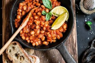 Φασόλια χάντρες με κόκκινη σάλτσα