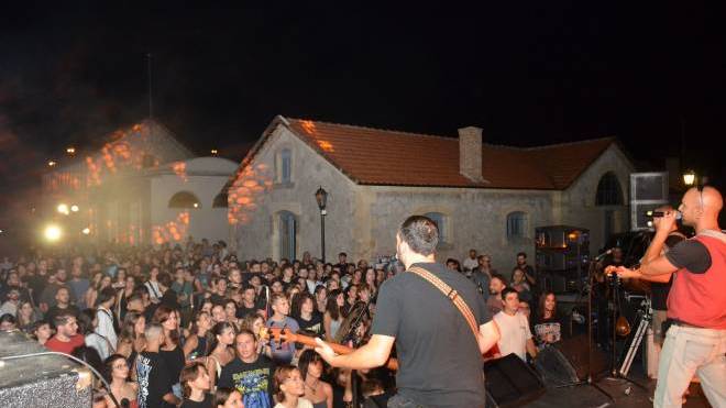 Μουσική απογείωση από τους “Κοινούς Θνητούς”, στα Παλαιά Σφαγεία (ΦΩΤΟ)