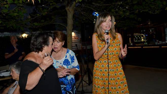 Η Βίβιαν Σαμούρη στην καλοκαιρινή γιορτή του Ομίλου «ΑγκαλιάΖΩ» - ΦΩΤΟ