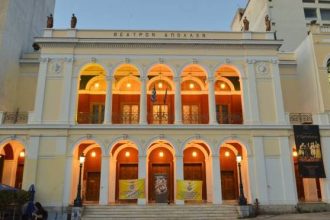 Φωτίστηκε το Δημ. Θέατρο για την Παγκόσμια Ημέρα Πολλαπλής Σκλήρυνσης