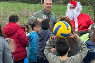 Τα παιδιά του Σκαγιοπουλείου στην 116η Πτέρυγα Μάχης του Αράξου (ΦΩΤΟ)