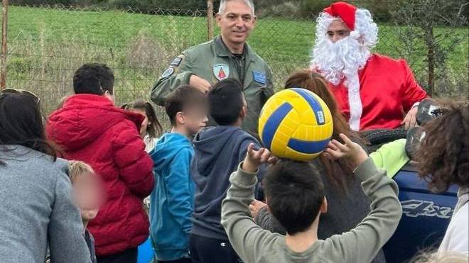Τα παιδιά του Σκαγιοπουλείου στην 116η Πτέρυγα Μάχης του Αράξου (ΦΩΤΟ)