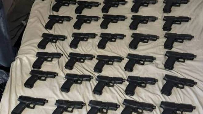 Μεγάλη αστυνομική επιχείρηση για την τουρκική μαφία – 8 συλλήψεις, κατασχέθηκαν 49 όπλα