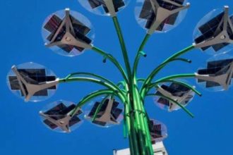 Το έξυπνο ηλιακό δένδρο του Δήμου Αγρινίου