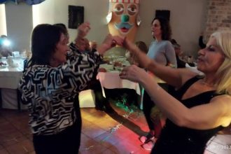 Κέφι και χορός στον αποκριάτικο χορό του Παγκαλαβρυτινού Σύλλογου Πάτρας - ΦΩΤΟ