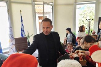 Έψαλαν τα κάλαντα στον Δήμαρχο Ζαχάρως