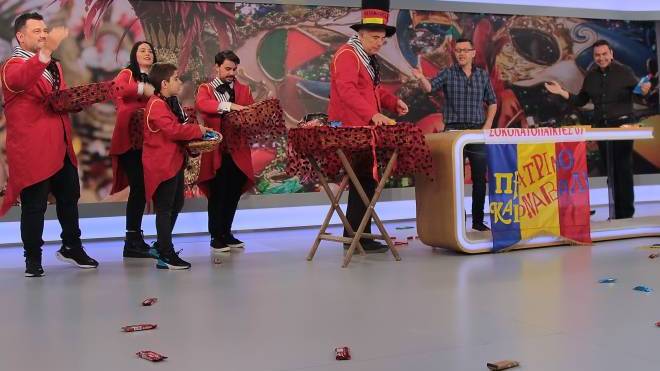 Oι σοκολατορίχτες της Πάτρας σε τηλεοπτικούς σταθμούς της Αθήνας (ΦΩΤΟ)