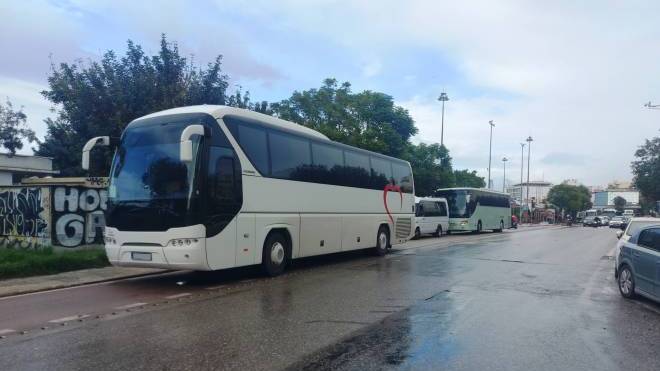 Πάτρα: Ο ποδηλατόδρομος μετατράπηκε σε χώρο στάθμευσης για πούλμαν
