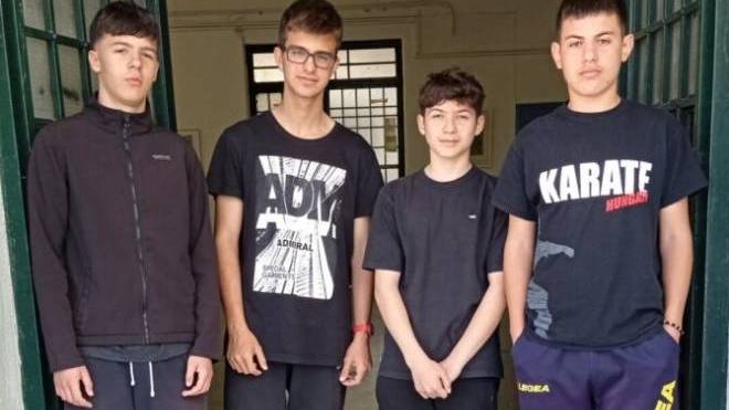 7ο Γυμνάσιο Πατρών: "Μάθημα ήθους από μαθητές του σχολείου μας" - Βρήκαν πορτοφόλι με 700 ευρώ και το παρέδωσαν στην Αστυνομία