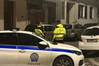 Έφοδος της Αντιτρομοκρατικής σε γιάφκα στο Παγκράτι - Βρέθηκαν όπλα και εκρηκτικά